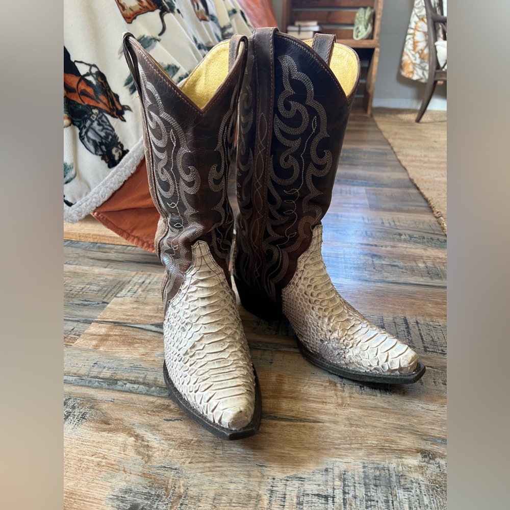 CAVENDERS PYTHON COWGIRL BOOTS